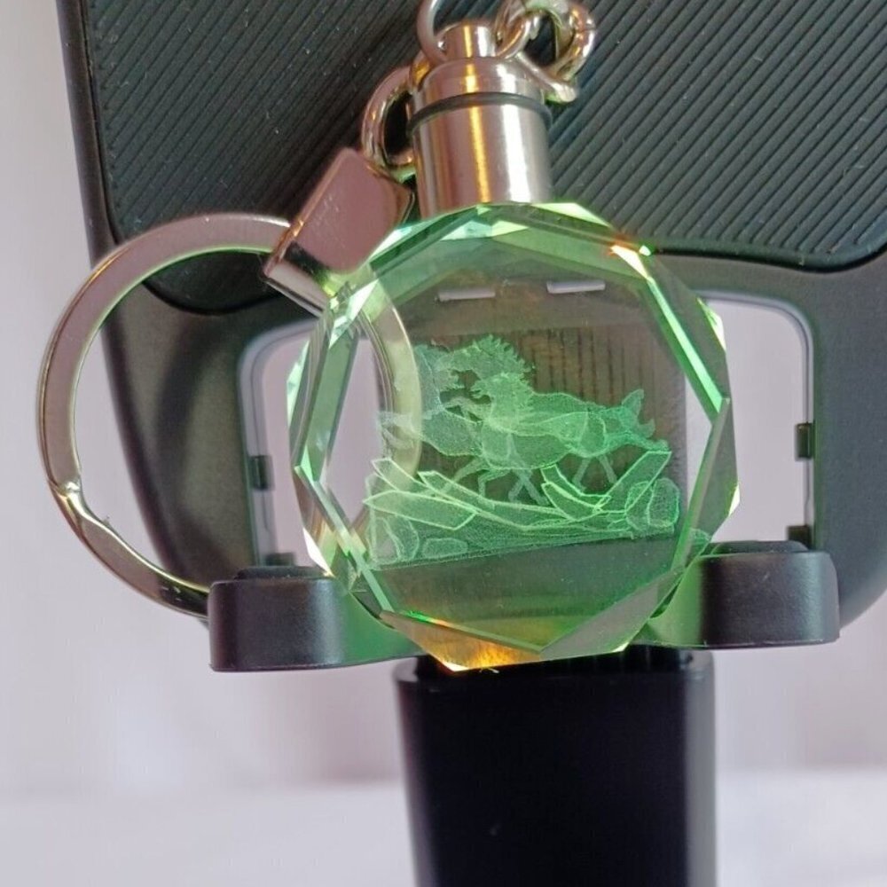 Santa Crystal Key Chain w LED Light - Picture 4 of 6